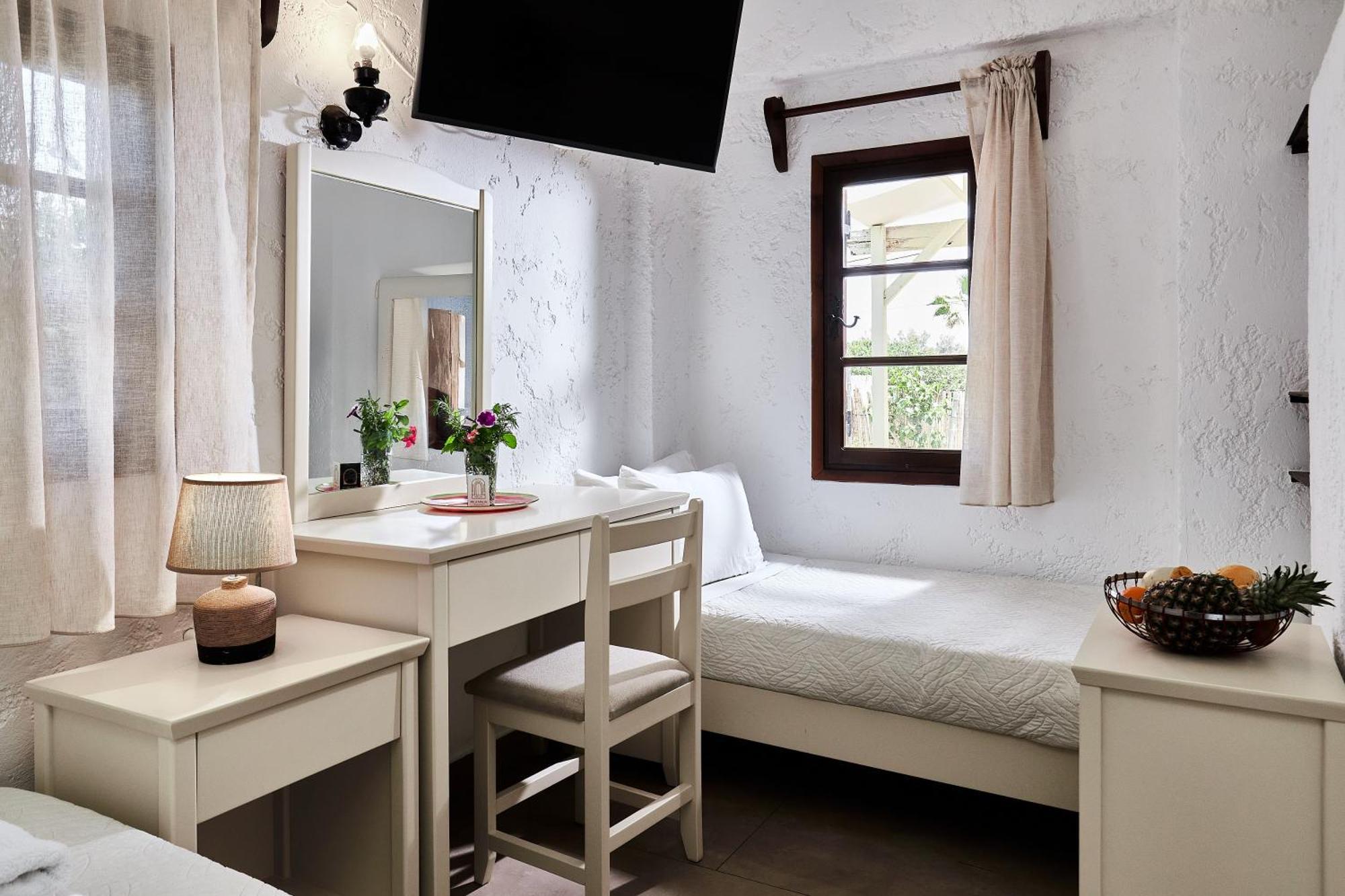 Mila Malia Studios Hotel Екстер'єр фото