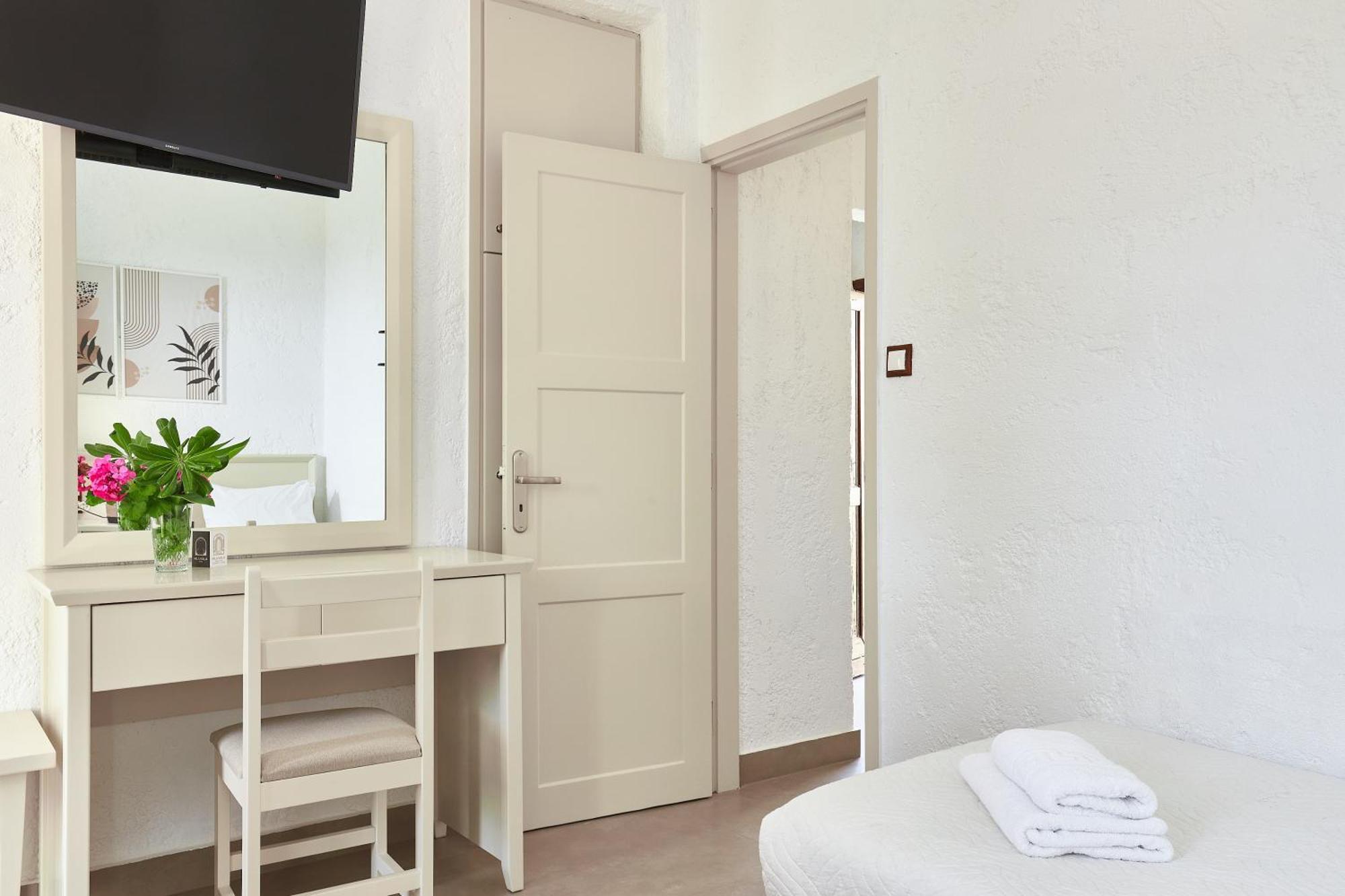 Mila Malia Studios Hotel Екстер'єр фото
